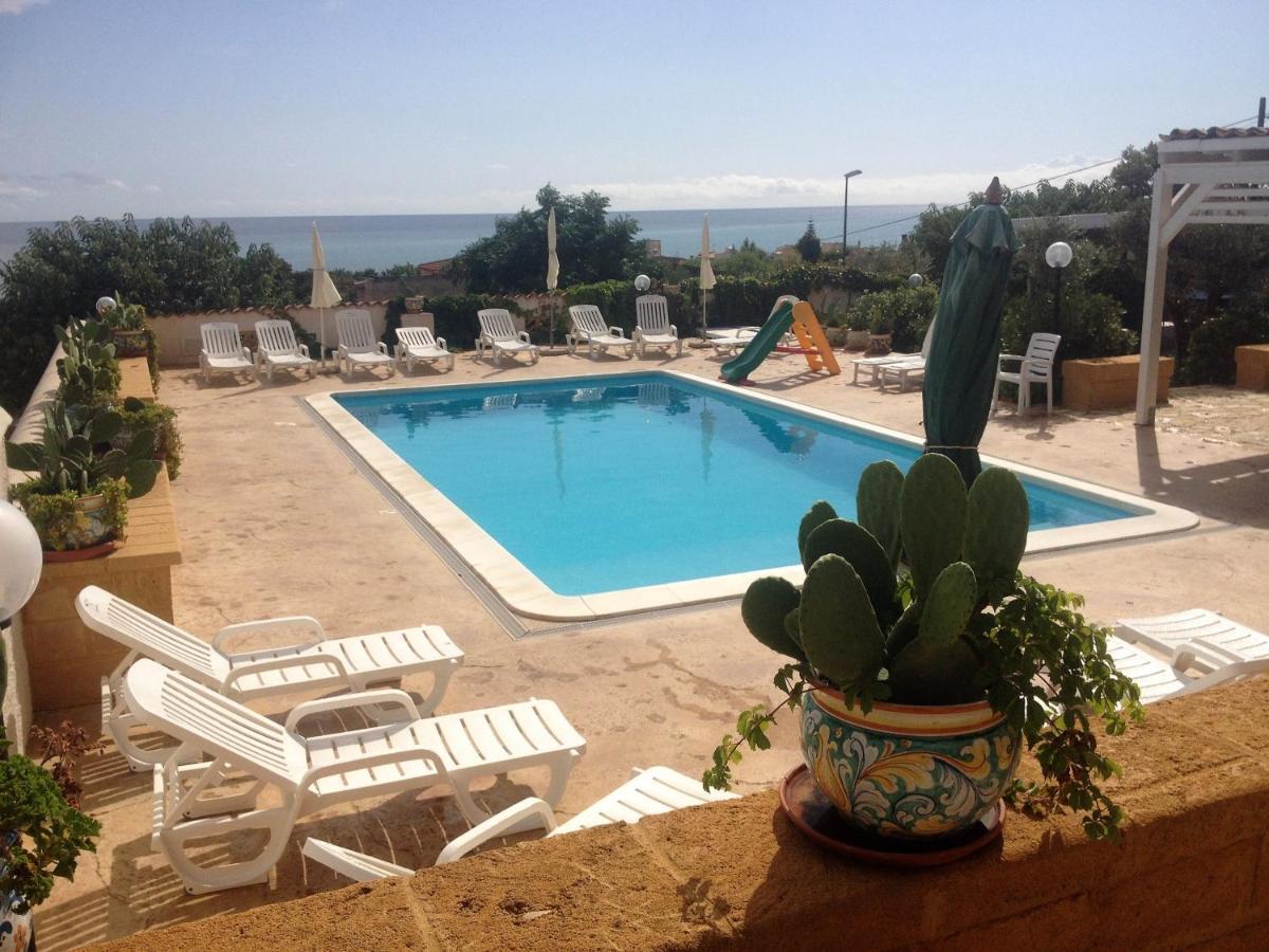 Villa Ceni - Appartamenti Con Camere, Cucina, Wc E Terrazza Sul Mare In Villa Con Piscina, Giardino E Parcheggio Маринела ди Селинунте Екстериор снимка