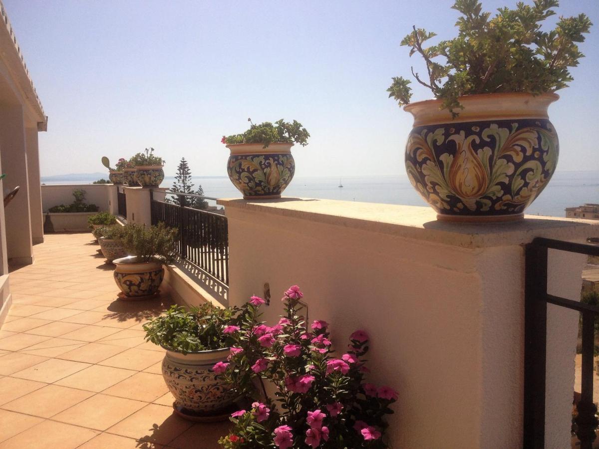 Villa Ceni - Appartamenti Con Camere, Cucina, Wc E Terrazza Sul Mare In Villa Con Piscina, Giardino E Parcheggio Маринела ди Селинунте Екстериор снимка