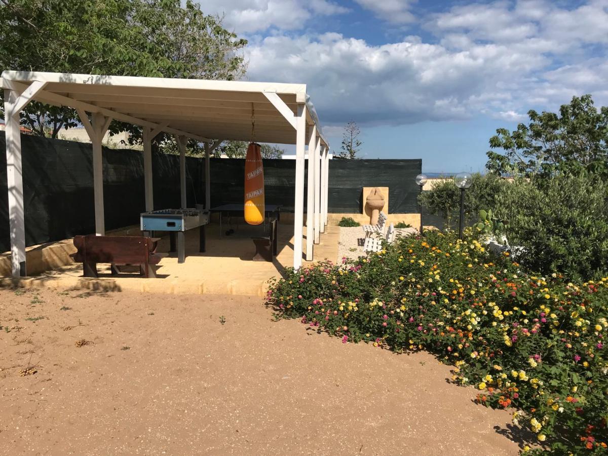 Villa Ceni - Appartamenti Con Camere, Cucina, Wc E Terrazza Sul Mare In Villa Con Piscina, Giardino E Parcheggio Маринела ди Селинунте Екстериор снимка