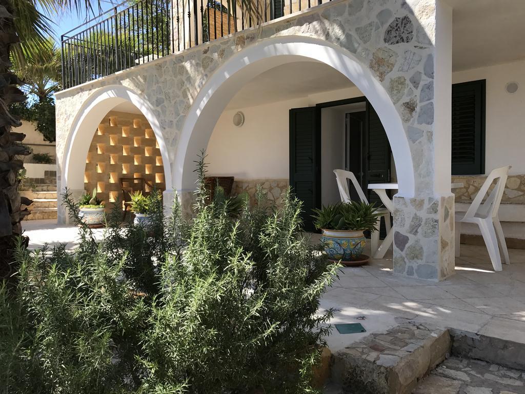 Villa Ceni - Appartamenti Con Camere, Cucina, Wc E Terrazza Sul Mare In Villa Con Piscina, Giardino E Parcheggio Маринела ди Селинунте Екстериор снимка