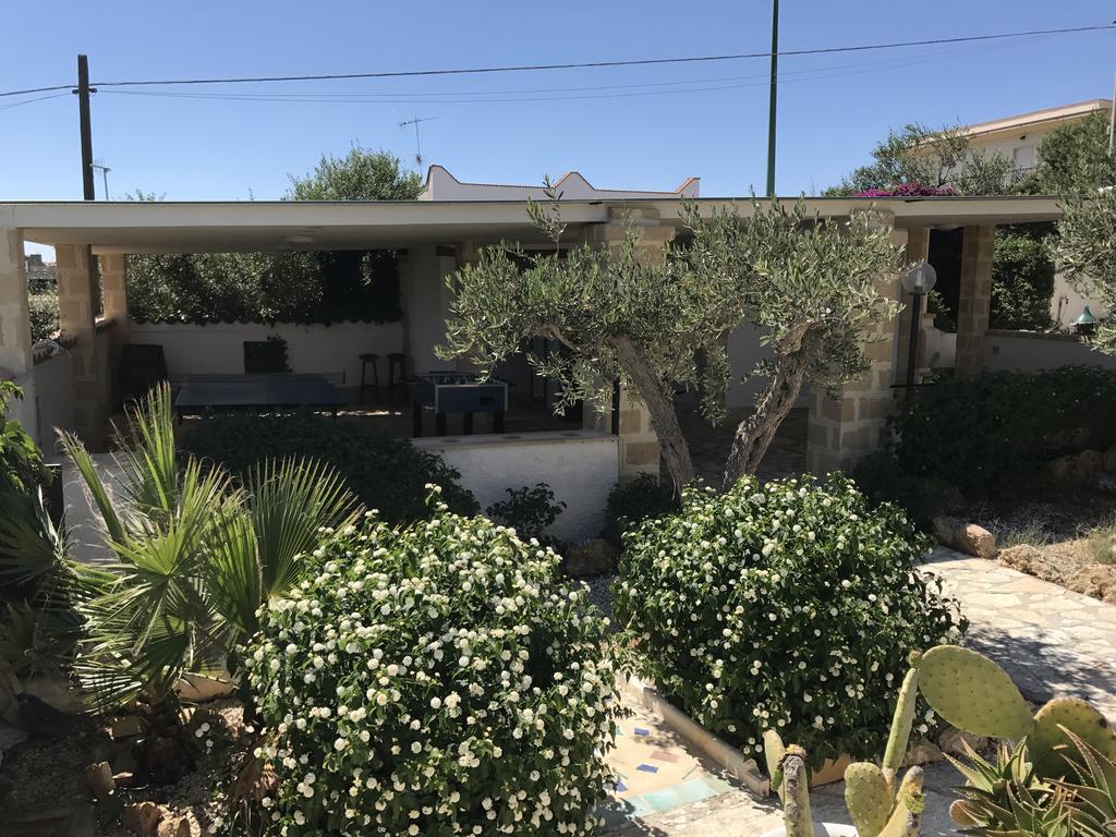 Villa Ceni - Appartamenti Con Camere, Cucina, Wc E Terrazza Sul Mare In Villa Con Piscina, Giardino E Parcheggio Маринела ди Селинунте Екстериор снимка