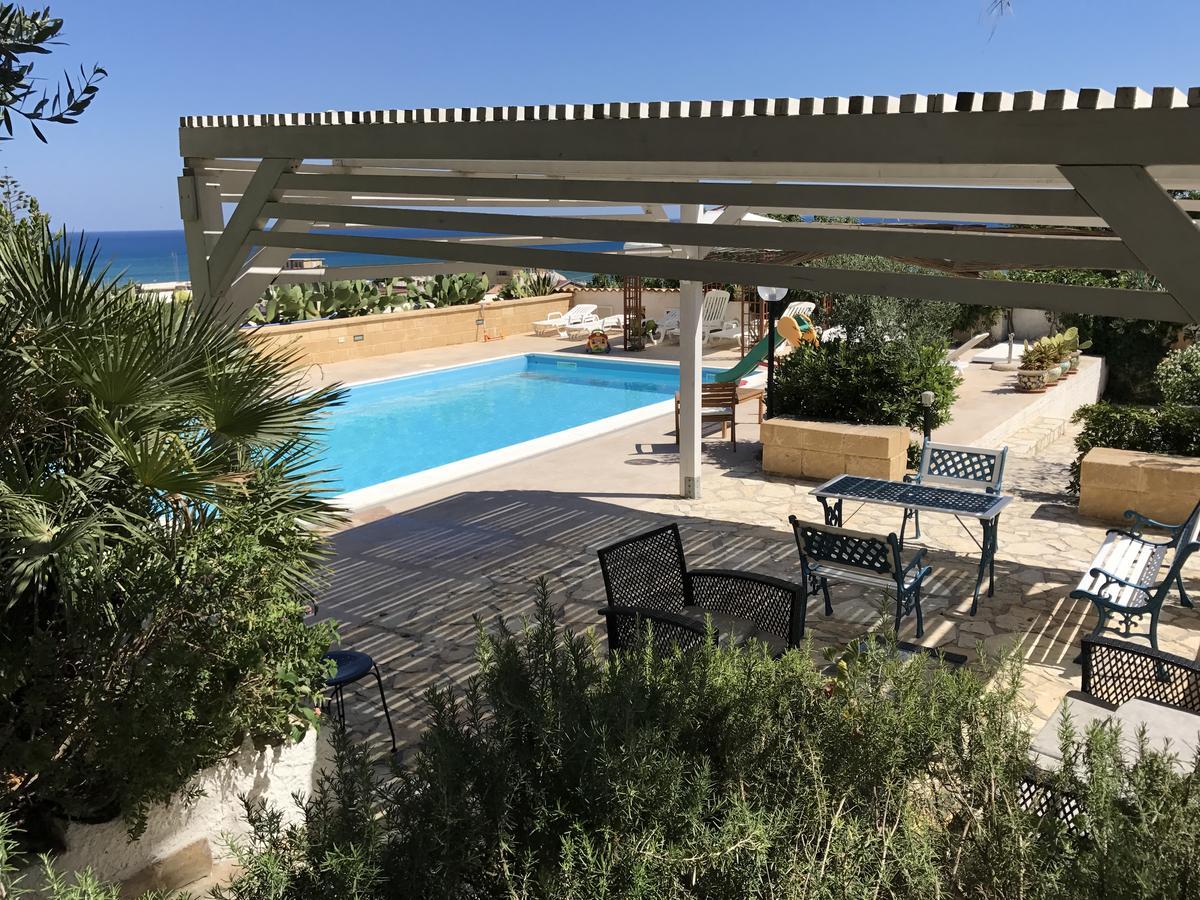 Villa Ceni - Appartamenti Con Camere, Cucina, Wc E Terrazza Sul Mare In Villa Con Piscina, Giardino E Parcheggio Маринела ди Селинунте Екстериор снимка