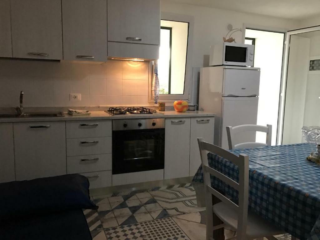 Villa Ceni - Appartamenti Con Camere, Cucina, Wc E Terrazza Sul Mare In Villa Con Piscina, Giardino E Parcheggio Маринела ди Селинунте Екстериор снимка