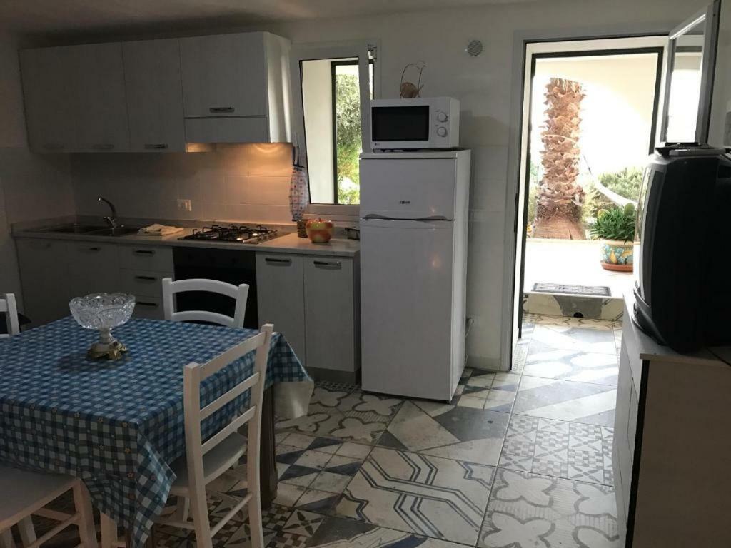 Villa Ceni - Appartamenti Con Camere, Cucina, Wc E Terrazza Sul Mare In Villa Con Piscina, Giardino E Parcheggio Маринела ди Селинунте Екстериор снимка