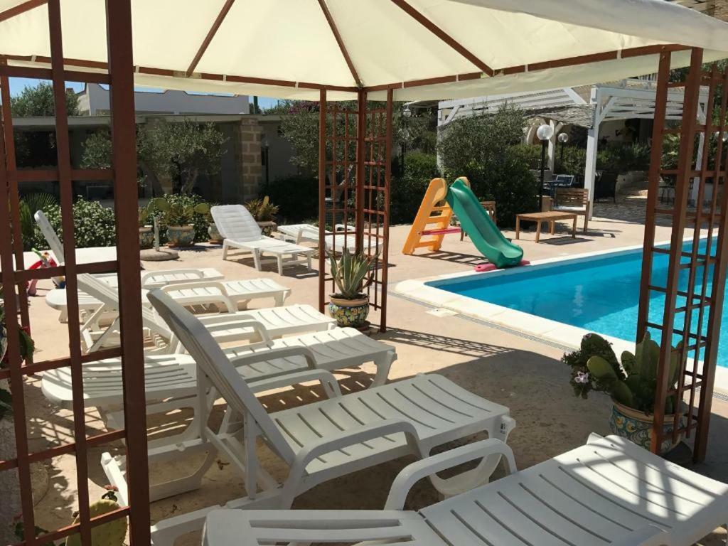 Villa Ceni - Appartamenti Con Camere, Cucina, Wc E Terrazza Sul Mare In Villa Con Piscina, Giardino E Parcheggio Маринела ди Селинунте Екстериор снимка