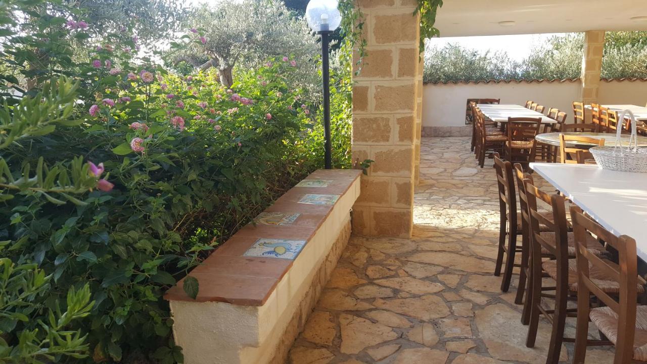 Villa Ceni - Appartamenti Con Camere, Cucina, Wc E Terrazza Sul Mare In Villa Con Piscina, Giardino E Parcheggio Маринела ди Селинунте Екстериор снимка
