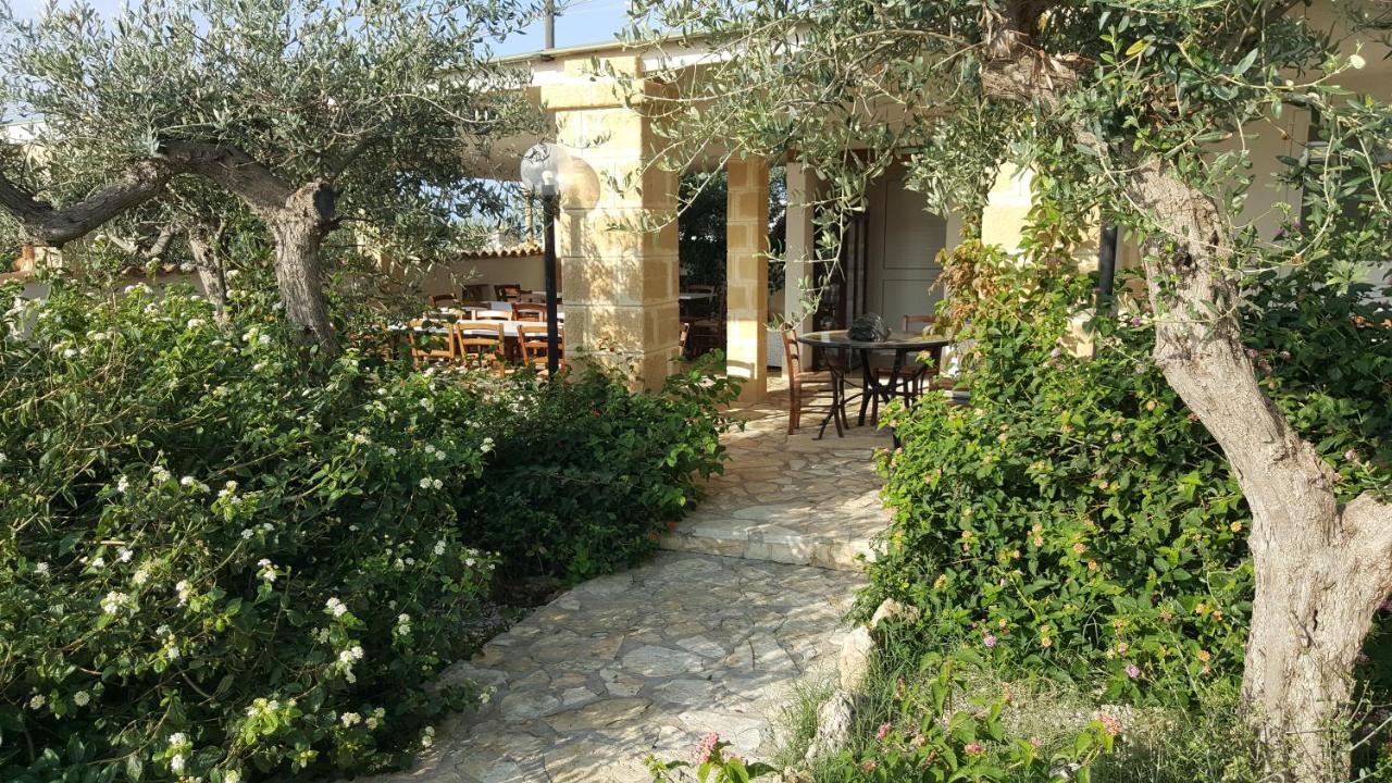 Villa Ceni - Appartamenti Con Camere, Cucina, Wc E Terrazza Sul Mare In Villa Con Piscina, Giardino E Parcheggio Маринела ди Селинунте Екстериор снимка
